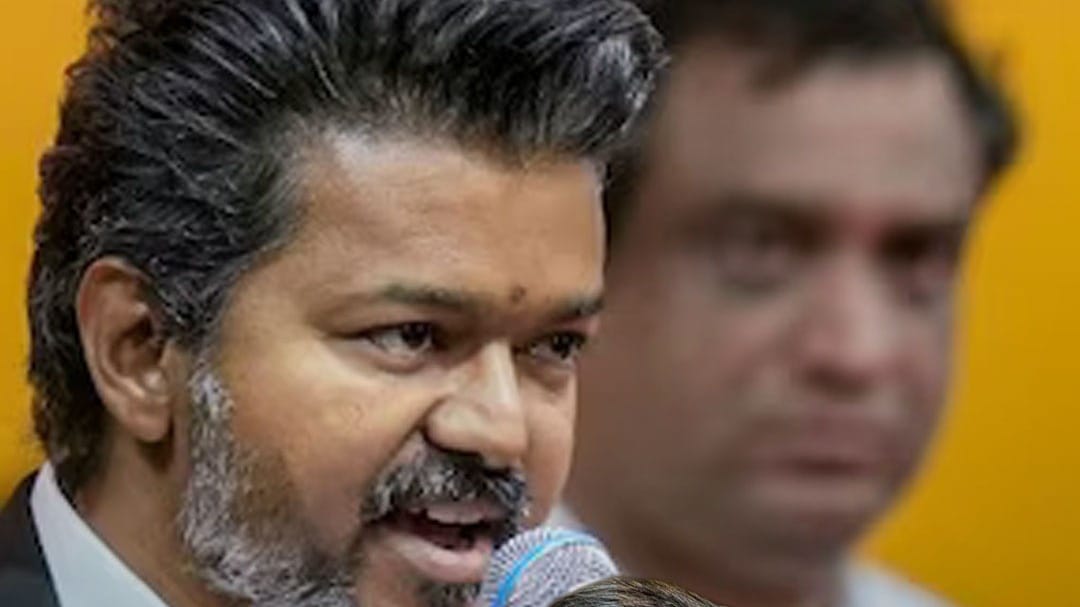 Vijay के मुख्यमंत्री बनते ही क्यों भावुक हुए पिता?