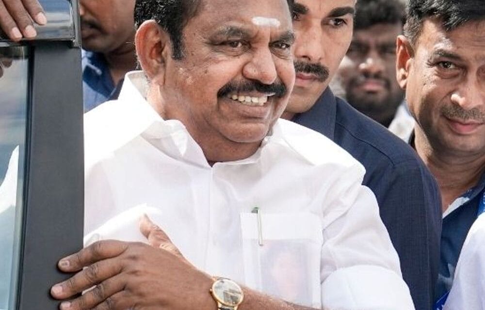 AIADMK के 30 विधायक विजय के साथ आना चाहते हैं:पलानीसामी के साथ सिर्फ 17 नेता; दो गुटों में बंट सकती है पार्टी
