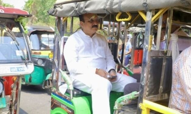 पीएम की बचत की अपील,दिल्ली में मंत्री ई-रिक्शा से चले:MP