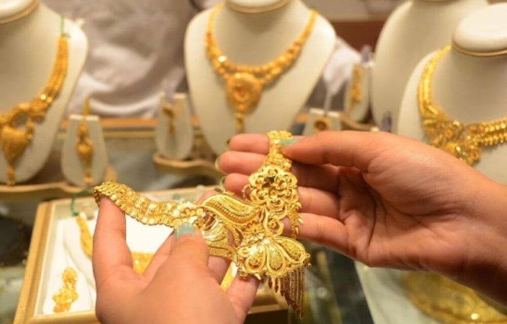 सरकार ने सोना-चांदी पर इम्पोर्ट ड्यूटी बढ़ाई:6% से बढ़ाकर 15% की, इससे व्यापार घाटा कम होने और गिरते रुपए को सहारे की उम्मीद