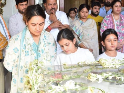 अखिलेश यादव के भाई प्रतीक का आज अंतिम संस्कार:कार्डिएक अरेस्ट से लखनऊ में हुआ था निधन, बॉडी पर चोट के 6 पुराने निशान