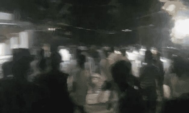 बंगाल के आसनसोल में पुलिस चौकी में तोड़फोड़-पथराव:पुलिस ने आंसू गैस के गोले छोड़े; लाउडस्पीकर की आवाज कम करने के निर्देश के बाद हंगामा