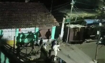 बंगाल के आसनसोल में पुलिस चौकी में तोड़फोड़-पथराव:पुलिस ने आंसू गैस छोड़ी; लाउडस्पीकर की आवाज कम करने के निर्देश के बाद हंगामा