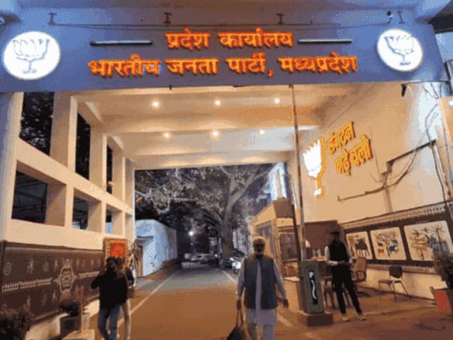 MP में वाहनों का काफिला निकालने वाले नेता तलब:पीएम मोदी की अपील नहीं मानी, सत्ता-संगठन करेगा सवाल-जवाब; दिल्ली ने भी मांगी रिपोर्ट