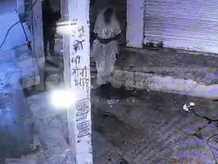 नाबालिग को अगवा कर युवकों ने किया गैंगरेप, VIDEO:छतरपुर में जबरन स्कूटी पर बैठाकर ले गए; आधी रात कार से छोड़कर भागे