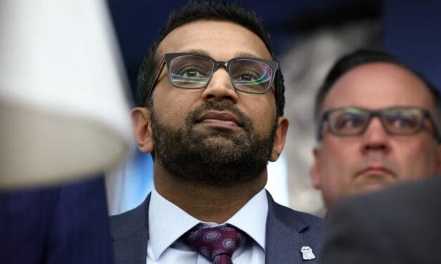 FBI जेट, $50 हजार का सूट और गर्लफ्रेंड संग लग्जरी डेट… विवादों में काश पटेल