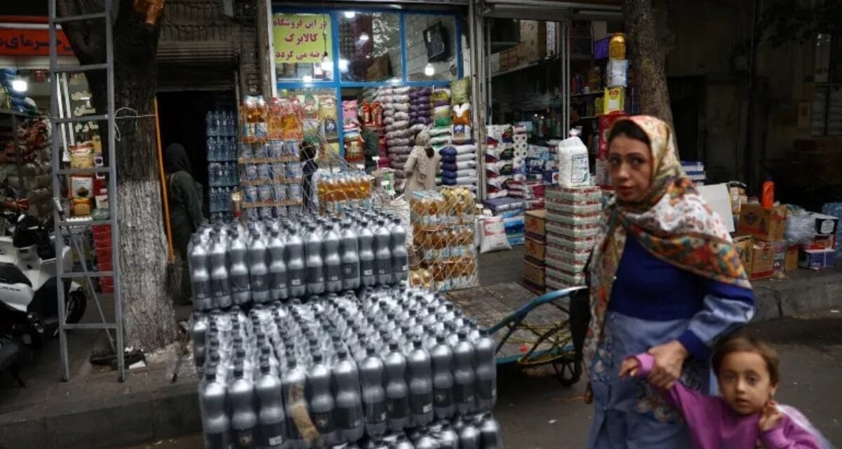 अब ईरान का क्या होगा? बिना अमेरिकी हमले के लगा ये तगड़ा झटका