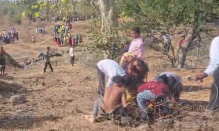 महाराष्ट्र के पालघर में ट्रक-कंटेनर की टक्कर, 13 की मौत:25 घायल; ट्रक में 100 से ज्यादा लोग सवार थे, सभी सगाई में जा रहे थे