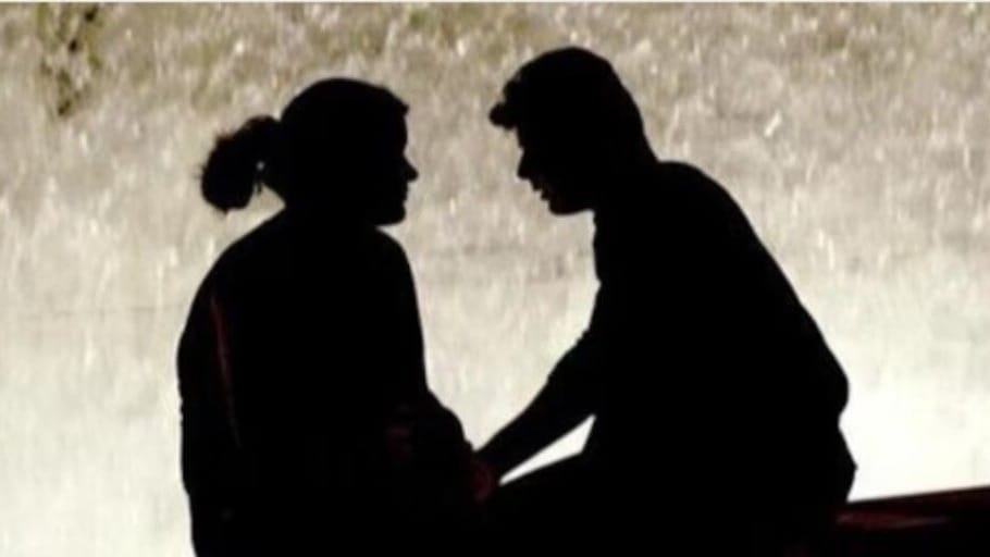 रिश्ते में लगने वाले चाचा के साथ फरार हुई युवती, SP ऑफिस में हंगामा