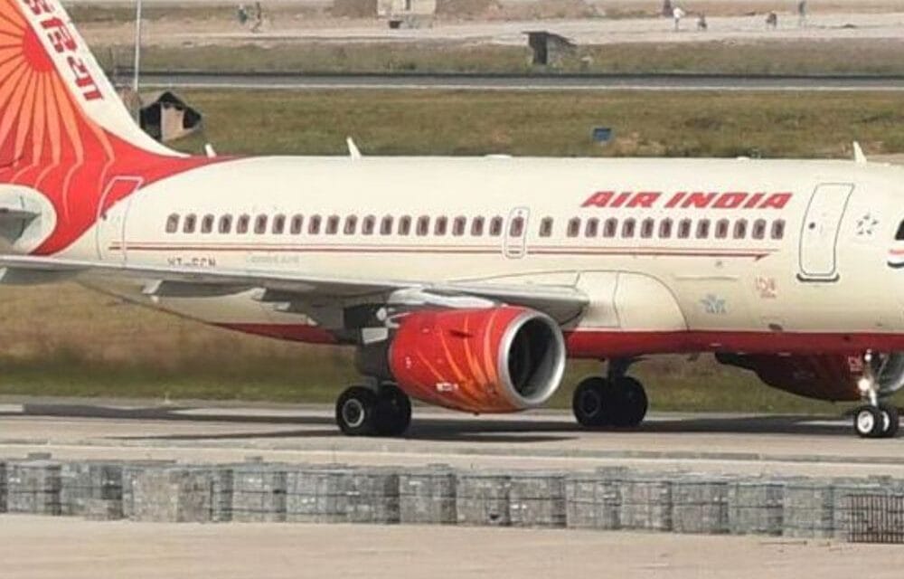 एअर इंडिया की दिल्ली-बेंगलुरु फ्लाइट रनवे से टकराई:लैंडिंग के दौरान हादसा, पिछले हिस्से में स्क्रैच आया; यात्री और क्रू मेंबर्स सुरक्षित