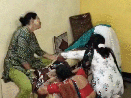 कर्नाटक में NEET छात्रा ने आत्महत्या की:12 दिनों में 5 स्टूडेंट्स ने जान दी; राहुल बोले