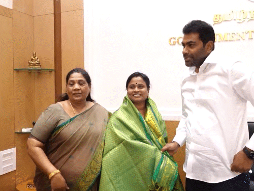 AIADMK के 3 बागी विधायकों ने इस्तीफा दिया:TVK नेता से मिले, पार्टी जॉइन करेंगे; फ्लोर टेस्ट में विजय सरकार को समर्थन दिया था