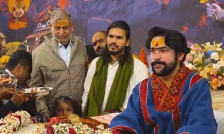 धीरेंद्र शास्त्री बोले-कॉकरोचों की पार्टियां बन गईं, बेरोजगारी बढ़ रही:कहा