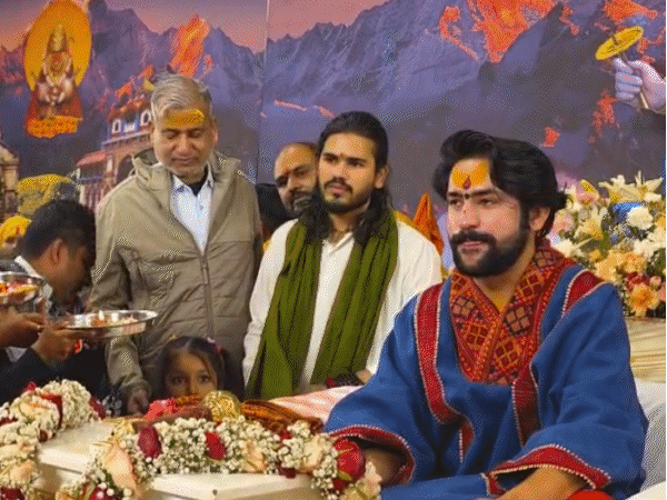 धीरेंद्र शास्त्री बोले-कॉकरोचों की पार्टियां बन गईं, बेरोजगारी बढ़ रही:कहा