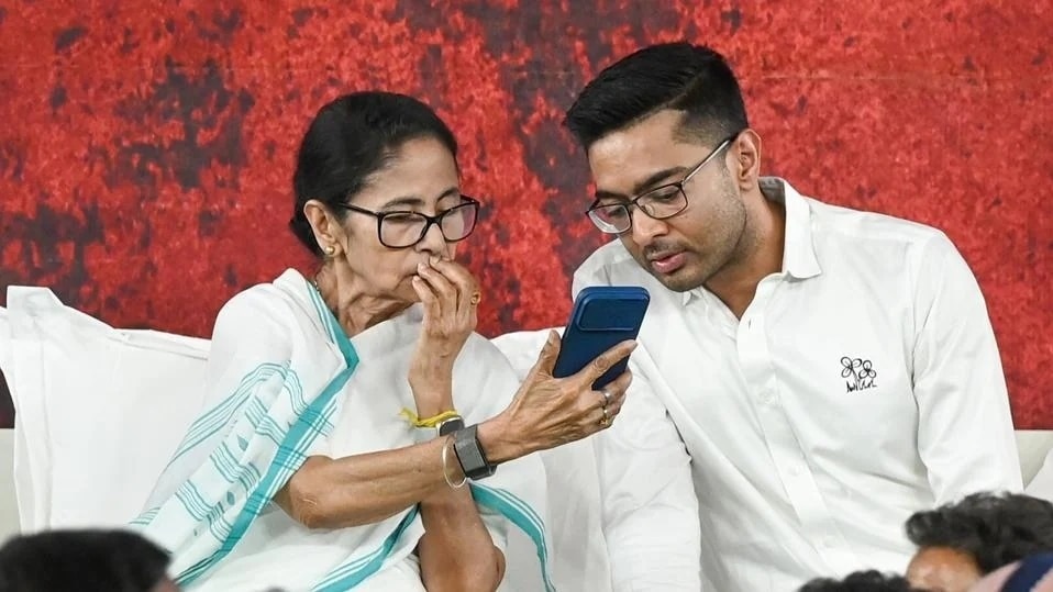 TMC की हार के बाद ममता नहीं, क्यों अभिषेक बनर्जी बन गए सबसे बड़े विलेन?