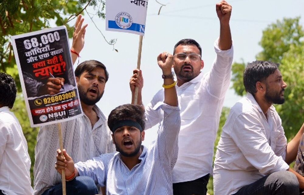 सरकार ने CBSE से OSM टेंडर पर रिपोर्ट मांगी:राहुल का आरोप था
