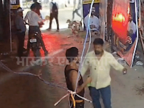 पटना में खान सर की कोचिंग पर हमले का VIDEO:गार्ड से मारपीट-पथराव, पोस्टर फाड़े; ज्ञान बिंदु कोचिंग के डायरेक्टर समेत 3 गिरफ्तार