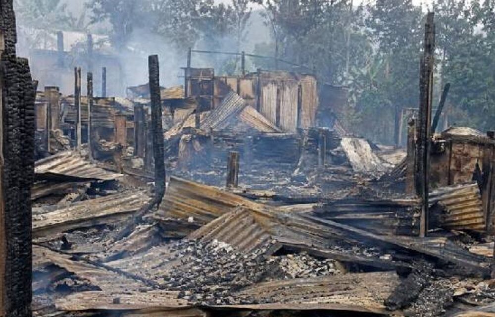 मणिपुर में हथियारबंद बदमाशों का हमला, तीन लोगों की हत्या:सात घर भी जलाए, गोलीबारी शुरू होते ही जंगल में भागे लोग