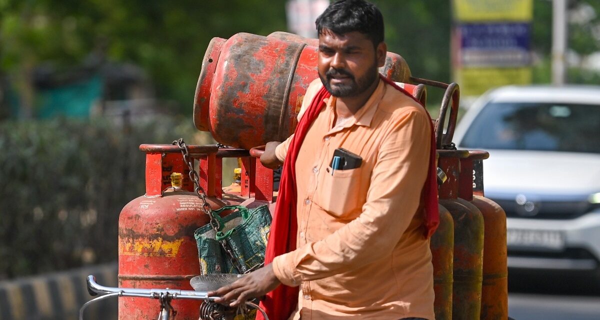 रसोई गैस 29 रुपये महंगी हुई, दिल्ली में अब 942 रुपये का मिलेगा घरेलू LPG सिलेंडर
