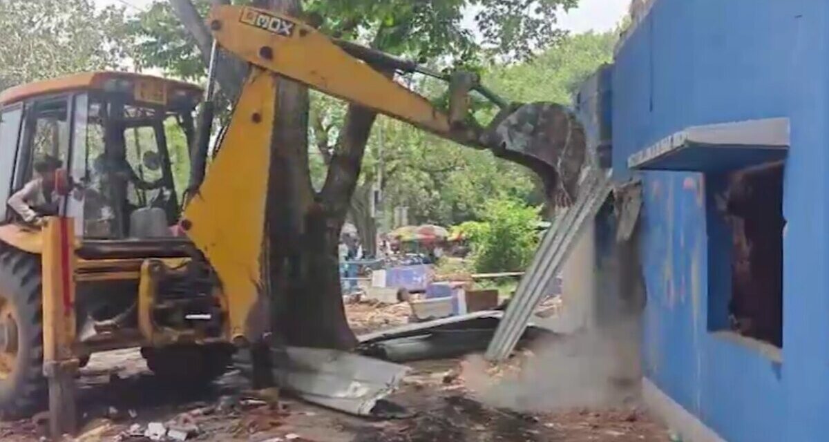 बिहार की मंत्री के प्राइवेट हॉस्पिटल पर चला बुलडोजर