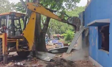 बिहार की मंत्री के प्राइवेट हॉस्पिटल पर चला बुलडोजर