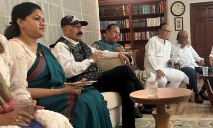ममता बनर्जी के 28 में से 20 लोकसभा सांसद टूटे:NDA का समर्थन करेंगे, स्पीकर को लेटर लिखा; एक राज्यसभा सांसद का भी इस्तीफा