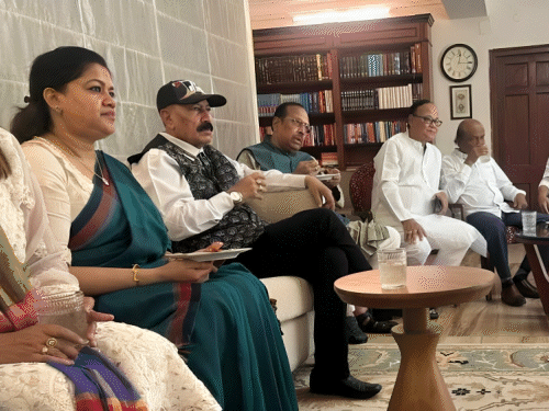 ममता बनर्जी के 28 में से 20 लोकसभा सांसद टूटे:NDA का समर्थन करेंगे, स्पीकर को लेटर लिखा; एक राज्यसभा सांसद का भी इस्तीफा