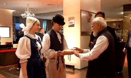 PM मोदी स्लोवाकिया पहुंचे, ब्रेड-नमक से स्वागत हुआ:यहां पहली बार भारतीय प्रधानमंत्री का दौरा; आज राष्ट्रपति-प्रधानमंत्री से मिलेंगे
