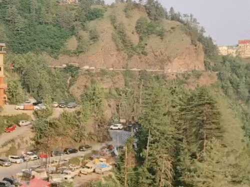 हिमाचल में बारिश के बाद खिली धूप:टूरिस्टों के लिए सुहावना हुआ मौसम, 18-19 जून को ओलावृष्टि-तूफान की चेतावनी, 20 के बाद दस्तक देगा मानसून