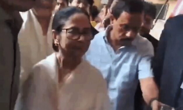 ममता ने अपनी हार को हाईकोर्ट में चुनौती दी:भवानीपुर में शुभेंदु से 15,105 वोट से हारी थीं, काउंटिंग के दौरान मारपीट का आरोप लगाया था
