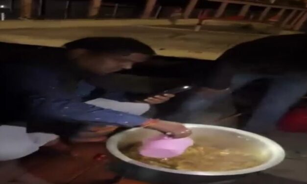 BJP पार्षद की नाव पर गंगा में पकाया गया चिकन, परोसी गई शराब