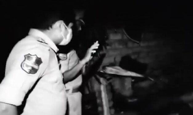 घर से उठी तेज बदबू, दरवाजा तोड़कर घुसी पुलिस तो सामने थी 4 सड़ी हुई लाशें