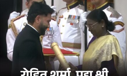 क्रिकेटर रोहित शर्मा पद्मश्री से सम्मानित:सिंगर अलका याग्निक ने पद्म भूषण लेने से पहले मोदी के पैर छुए; 65 हस्तियों को मिले पद्म अवॉर्ड