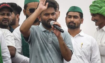 कॉकरोच पार्टी फाउंडर दीपके बोले