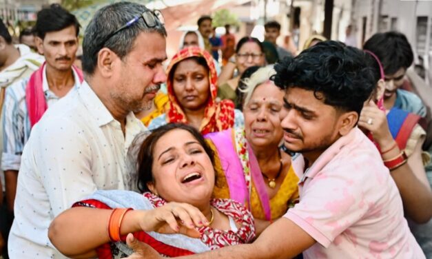 'एक बार आंख खोल लो बेटा…' मां की चीख सुन फूट पड़ा हर किसी का दिल
