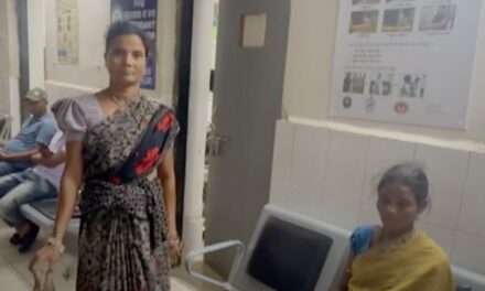 जहरीले सांप के काटते ही महिला ने दिखाया गजब का हौसला!