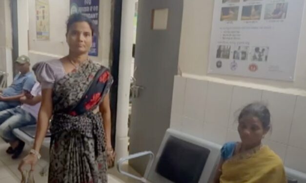 जहरीले सांप के काटते ही महिला ने दिखाया गजब का हौसला!
