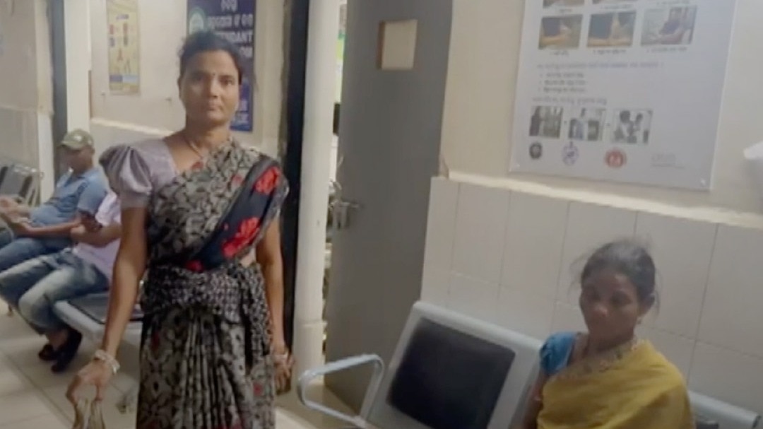 जहरीले सांप के काटते ही महिला ने दिखाया गजब का हौसला!