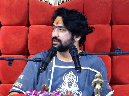 राममंदिर चढ़ावा चोरी पर धीरेंद्र शास्त्री भावुक, बोले-भगवान महादंड देंगे:केजरीवाल को VIP ट्रीटमेंट पर भड़के अजय राय, पूछा