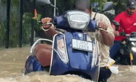 सूरत में 7 इंच बारिश से कई इलाके डूबे:करंट लगने से तीन की मौत, दक्षिण गुजरात में भारी बारिश का अलर्ट