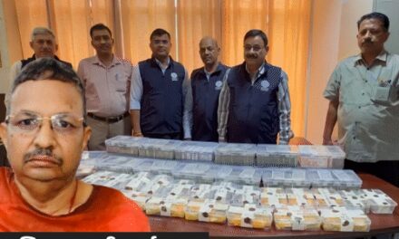 यूपी में रिटायर्ड ARTO के घर 13kg सोना,9kg चांदी मिली:विजिलेंस के छापे में हीरे भी मिले; दीवारों-पैकेटों में छिपाया था 1.62 करोड़ कैश