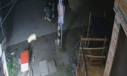 ओडिशा में ATM को थार से बांधकर उखाड़ा, VIDEO:घसीटने लगे तो रस्सी टूटी, 3 चोर मिलकर मशीन नहीं उठा पाए; बिना कैश निकाले छोड़कर भागे