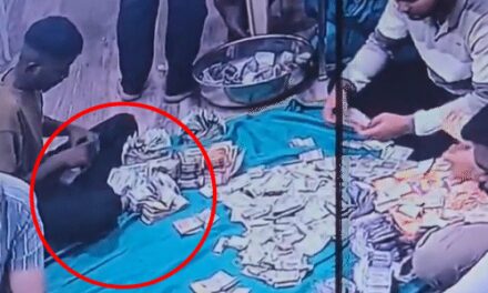 गुजरात के अंबाजी मंदिर में भी दान की चोरी:2 महीने पुराना CCTV हुआ वायरल, तीन कर्मचारियों की मिलीभगत से हुई थी चोरी