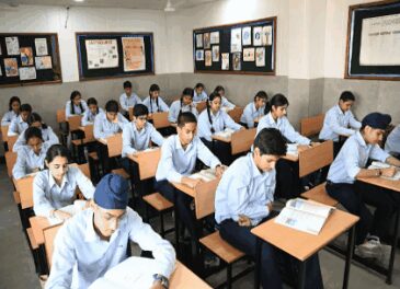 सुप्रीम कोर्ट का 3 लैंग्वेज पॉलिसी पर रोक से इनकार:कहा