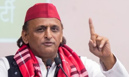 नोट छपाई के टेंडर पर अखिलेश भड़के, बीजेपी को कहा 'मुनाफाखोरों का पार्टनर'