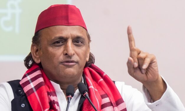 नोट छपाई के टेंडर पर अखिलेश भड़के, बीजेपी को कहा 'मुनाफाखोरों का पार्टनर'