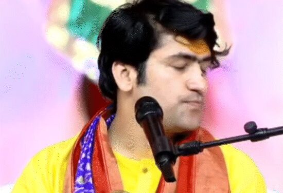 मौलाना ने श्रीकृष्ण को नमाजी बताया, धीरेंद्र शास्त्री बोले-घरवापसी करो:दोबारा ऐसा कहा तो तुम्हारे दरवाजे पर गीता पाठ करेंगे; हमारी पूजा पद्धति से छेड़छाड़ न करें
