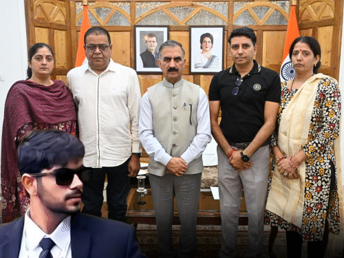 CM सुक्खू से मिले आदित्य शर्मा के परिजन:न्याय की गुहार, केंद्र से मामला उठाने का आग्रह किया; अमेरिकी हमले में गंवाई थी जान