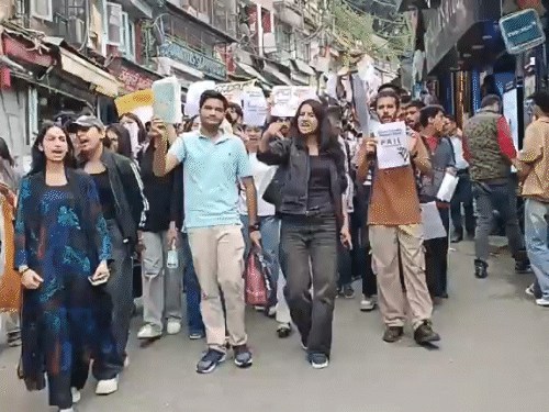 हिमाचल में सोनम वांगचुक के समर्थन में प्रदर्शन:धर्मेंद्र प्रधान के इस्तीफे की मांग, शिमला, मंडी, सोलन और कुल्लू में सड़कों पर उतरे लोग
