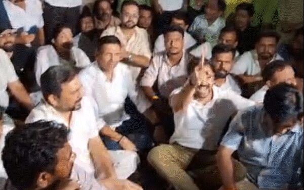 राहुल गांधी की गिरफ्तारी पर MP कांग्रेस का प्रदर्शन:भोपाल समेत प्रदेशभर में धरना, जीतू बोले